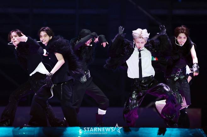 투어스 '멋진 블랙카리스마' [AAA2025 화보]