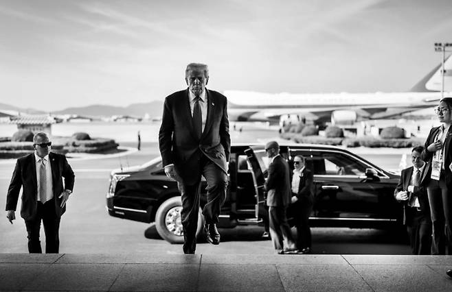 미중정상회담이 열린 지난해 10월 30일 김해공항에서의 트럼프 대통령  [백악관 홈페이지 캡처]
