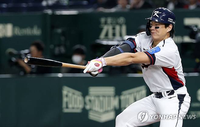 '선취 2타점 적시타' 송성문의 물오른 타격감 (도쿄=연합뉴스) 이동해 기자 = 16일 일본 도쿄돔에서 열린 2025 K베이스볼 시리즈 대한민국과 일본의 평가전. 3회말 1사 만루 찬스 상황에 송성문이 선취 2타점 적시타를 때리고 있다. 2025.11.16 eastsea@yna.co.kr