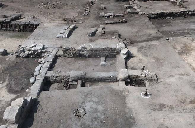 '가' 지역에서 발견된 이문 전경 한울문화유산연구원·한강문화유산연구원·수도문물연구원이 정리한 '서울 예지동 세운4구역 도시환경정비사업부지 내 유적 발굴 조사 학술자문회의' 자료집 속 사진 [자료집 캡처. 재판매 및 DB 금지]