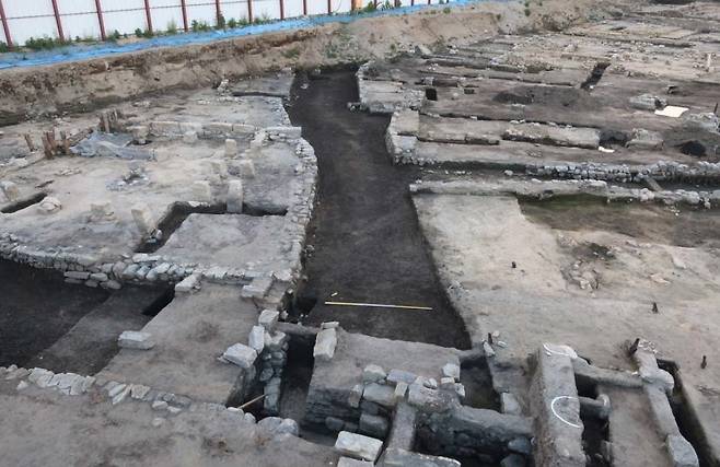 가 지역 '이문' 사거리 북측 도로 한울문화유산연구원·한강문화유산연구원·수도문물연구원이 정리한 '서울 예지동 세운4구역 도시환경정비사업부지 내 유적 발굴 조사 학술자문회의' 자료집 속 사진 [자료집 캡처. 재판매 및 DB 금지]