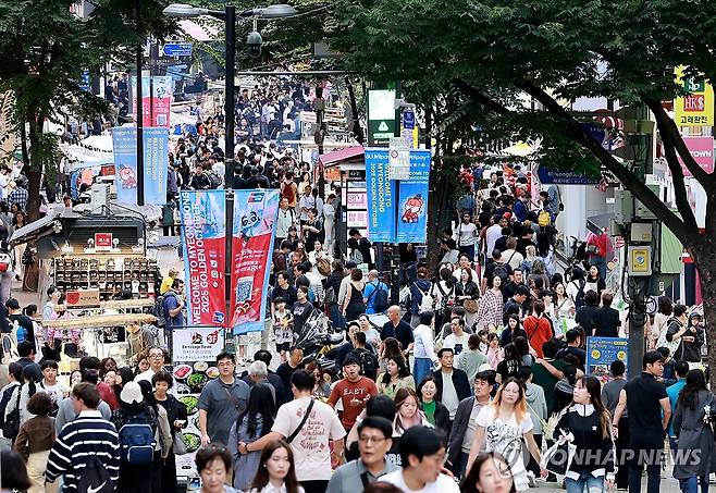 추석 연휴 마지막날, 명동 방문한 관광객들 [연합뉴스 자료 사진]