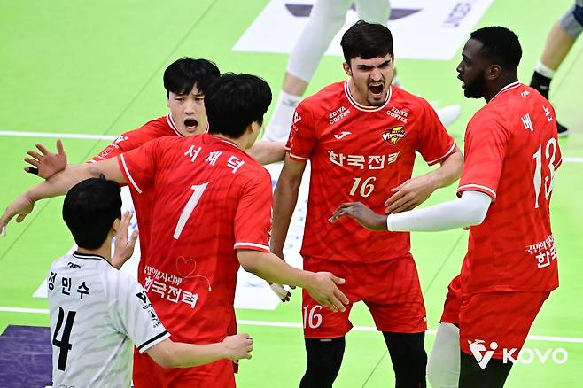 득점 후 기뻐하는 한국전력 선수들 [한국배구연맹 제공. 재판매 및 DB 금지]