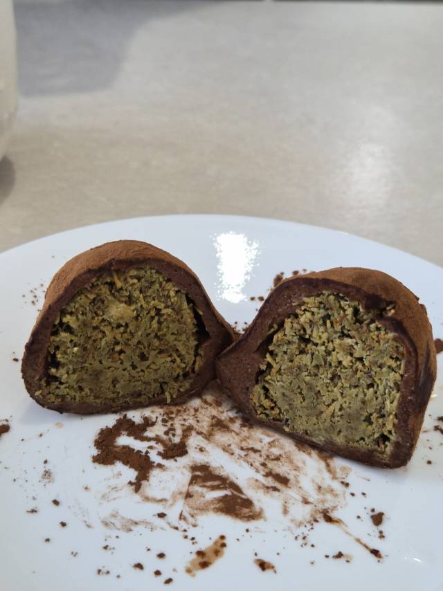 아부다비에 거주 중인 전모(34) 씨는 최근 두쫀쿠를 직접 만들어봤다. 그는 "현지에서도 교민들이 직접 레시피를 공수해 만들어 먹는 것이 유행하고 있다"고 말했다.