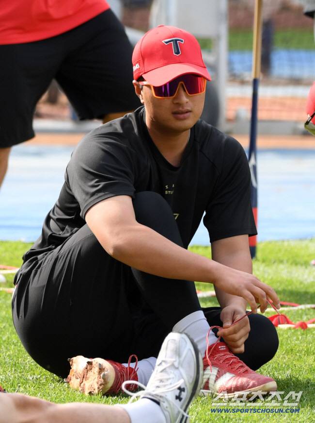 24일 대구 라이온즈파크에서 열린 삼성 라이온즈와 KIA 타이거즈의 경기. KIA 변우혁이 몸을 풀고 있다. 대구=박재만 기자 pjm@sportschosun.com/2025.04.24/