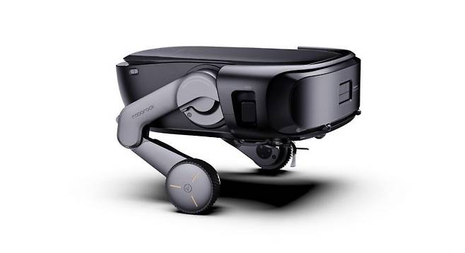 로보락이 CES 2026에서 공개한, 세계 최초 다리 달린 로봇청소기 ‘사로스 로버’. 로보락
