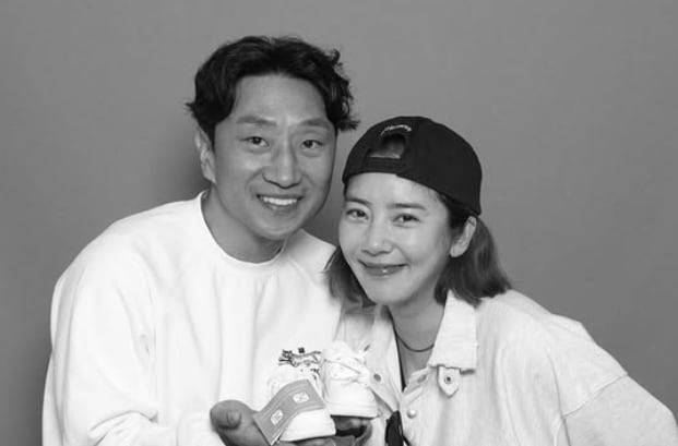 스피드스케이팅 국가대표 출신 이규혁, 가수 겸 배우 손담비 부부. /손담비 인스타그램