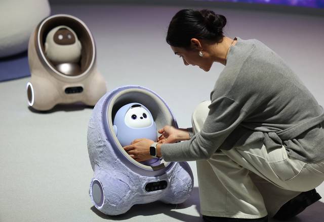 컴패니언 로봇 에이미의 시연이 진행되고 있다.   연합뉴스