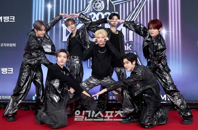 2025 코리아 그랜드 뮤직 어워즈 with iM뱅크’(2025 KGMA) 둘째날 뮤직데이가 15일 오후 인천 영종도 인스파이어 아레나에서 펼쳐졌다. 본 행사 전 진행된 레드카펫 행사에서 그룹 클로즈 유어 아이즈가 포즈를 취하고 있다.&nbsp; 영종도(인천)=KGMA특별취재단/2025.11.15/