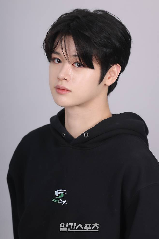 그룹 클로즈 유어 아이즈 마징시앙이 29일 오후 서울 중구 순화동 KG타워에서 진행된 일간스포츠와의 인터뷰에 앞서 포즈를 취하고 있다. 서병수 기자 qudtn@edaily.co.kr /2025.12.29/