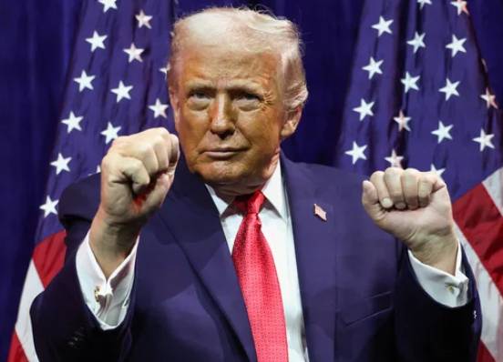 도널드 트럼프 미국 대통령이 YMCA 춤을 추고 있다. [사진=로이터/연합뉴스]