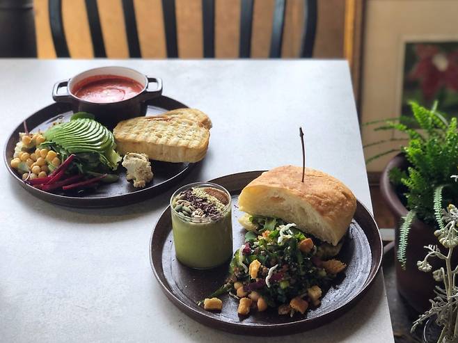 제주901에서 제공되는 웰니스 식단. 음식 역시 ‘잘 쉬는 여행’의 일부로 인식되며 제주 관광의 영역이 넓어지고 있다. (제주관광공사)