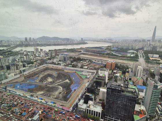 서울 강남구 삼성동 파르나스타워에서 바라본 GBC 부지 모습. 한은화 기자