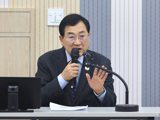 주낙영 시장이 새해 첫 읍·면·동장회의를 주재한 자리에서 현장 중심 시정을 강조하고 있다. 경주시 제공