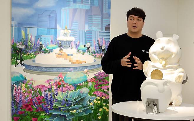 노재명 아트오앤오 대표가 최근 신촌의 수장고에서 아트페어 '아트오앤오(Art OnO)'의 지향점에 대해 밝히고 있다.  김재훈기자
