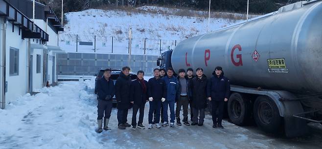 지난 5일 진행된 울릉군 LPG 첫 가스 충전.[울릉군 제공]