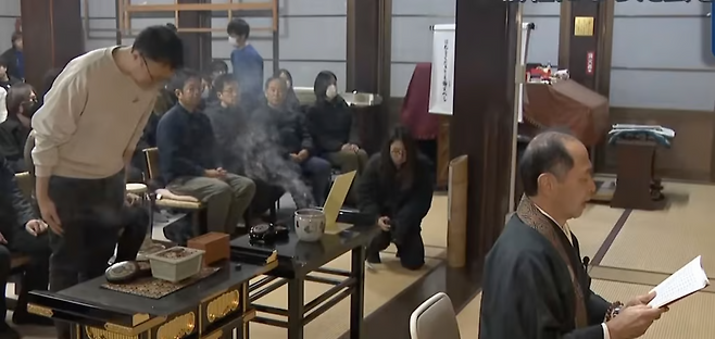 곤충 추모식. [아사히TV]