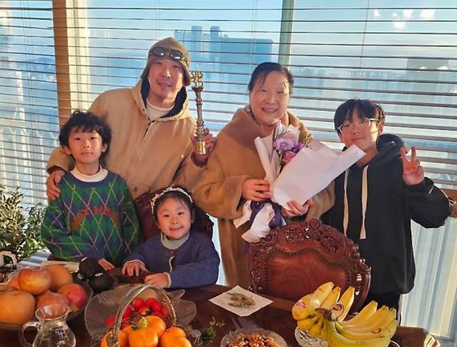 [서울=뉴시스] 래퍼 겸 방송인 하하가 어머니 '융드옥정'의 근황을 공개했다. (사진=하하 인스타그램 캡처) 2026.01.07 photo@newsis.com *재판매 및 DB 금지