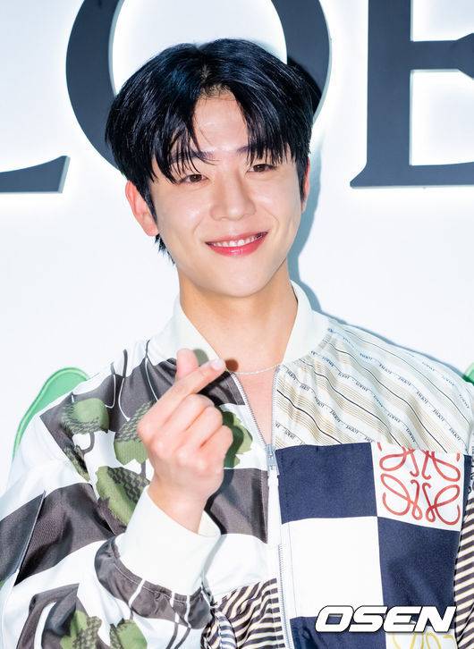 [OSEN=민경훈 기자] 18일 오후 서울 서초구 신세계 백화점 강남점에서 브랜드 팝업 스토어 오픈 사진 행사 열렸다.이날 행사에는 배우 채종협, 장다아, 전소니가 참석했다.배우 채종협 포즈를 취하고 있다. 2024.04.18 /rumi@osen.co.kr