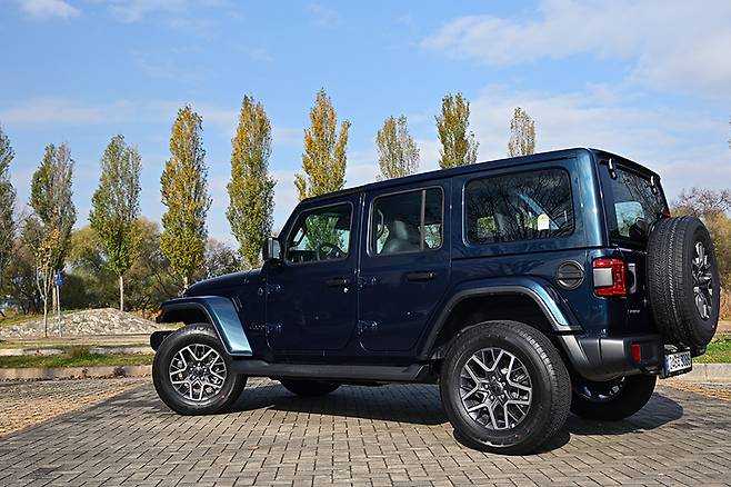 지프 랭글러 사하라. 사진: 김학수 기자