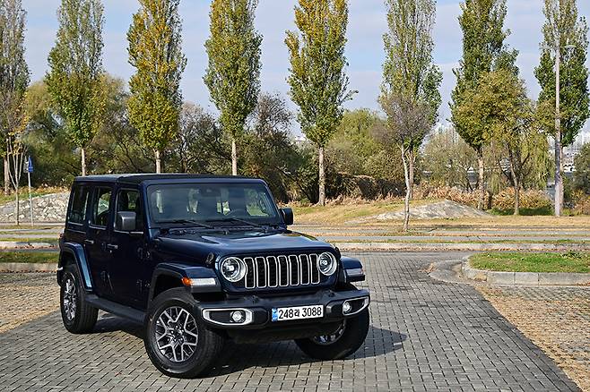 지프 랭글러 사하라. 사진: 김학수 기자