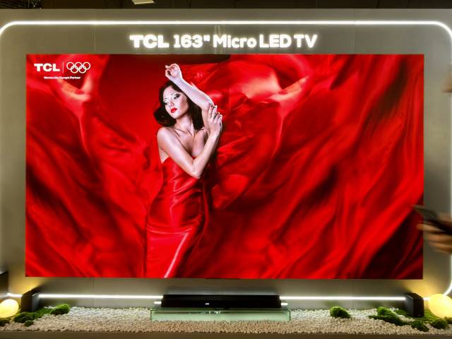TCL이 6일(현지시간) 미국 라스베이거스에서 개막한 세계 최대 가전·정보기술(IT) 박람회 ‘CES 2026’에서 전시한 163형 마이크로 발광다이오드(LED) TV. 사진= 구경우 기자