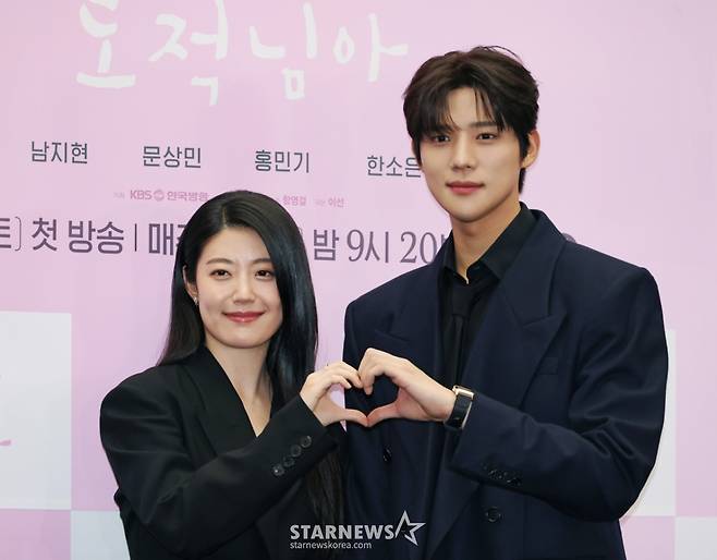 배우 남지현, 문상민이 30일 오후 서울 마포구 상암동 스탠포드호텔에서 진행된 KBS 2TV 토일드라마 '은애하는 도적님아' 제작발표회에 참석해 포즈를 취하고 있다. /2025.12.30 /사진=이동훈 photoguy@