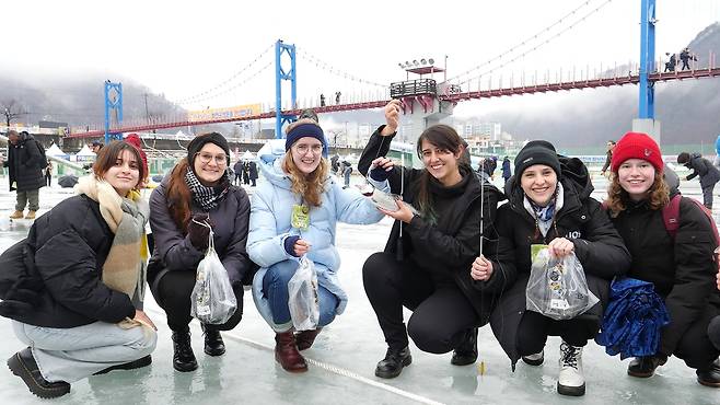 축제장 찾은 외국인 관광객 [화천군 제공.재판매 및 DB 금지]