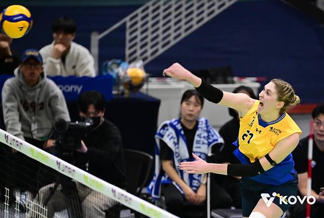 공격하는 현대건설의 카리 [한국배구연맹 제공. 재판매 및 DB 금지]