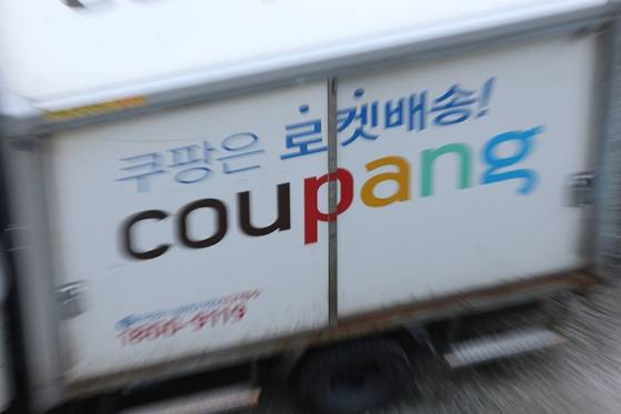 서울 시내 한 주차장에 쿠팡 배달 차량이 주차돼 있다. 〈사진=연합뉴스〉