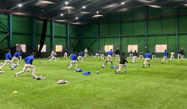 보은  실내야구 연습장에서 훈련하는 선수들. (보은군 제공. 재판매 및 DB 금지)