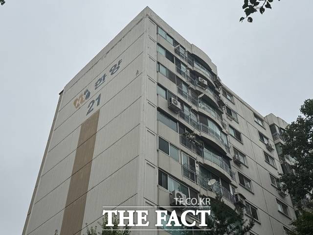 송파한양2차 재건축 조합은 오는 10일 '시공사 수의계약 총회 상정'을 위한 대의원회를 열고 31일 시공사 선정 총회를 열 예정이다. /황준익 기자