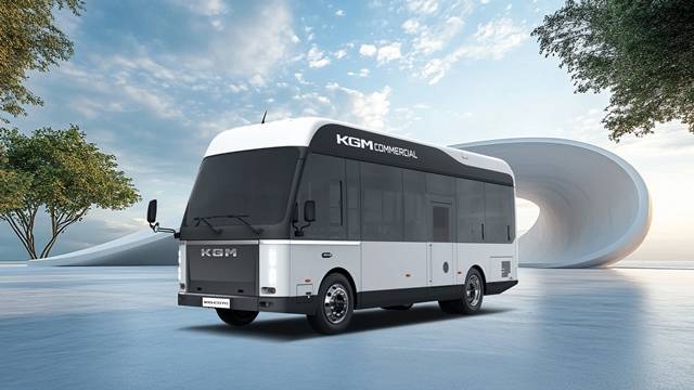 KGM커머셜(KGMC)은 프로젝트명 'KG C070'으로 개발한 국내 최초 7m급 저상 전기버스의 차명을 E-STANA(이-스타나)로 확정하고 출시를 위한 인증 절차를 완료했다고 8일 밝혔다. /KGMC