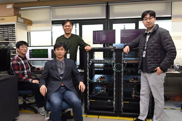 옴니익스텐드 기술을 개발한 ETRI 연구진. 왼쪽부터 차승준 박사, 김강호 본부장, 석성우 박사, 고광원 실장.(사진=ETRI)