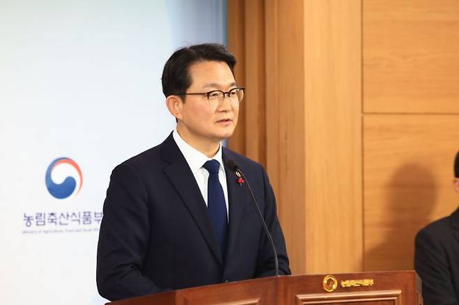 8일 정부세종청사에서 김종구 농식품부 차관이 '농협중앙회·농협재단 특별감사 중간결과'를 발표하고 있다. 농식품부