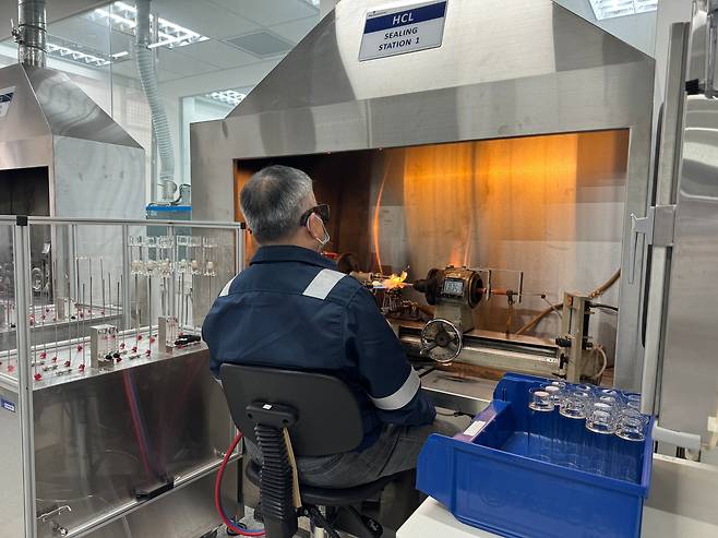 싱가포르 서부 메드테크 허브(MedTech Hub)에 입주한 분석 장비 기업 '퍼킨엘머(PerkinElmer)'의 제조 시설./싱가포르=박수현 기자