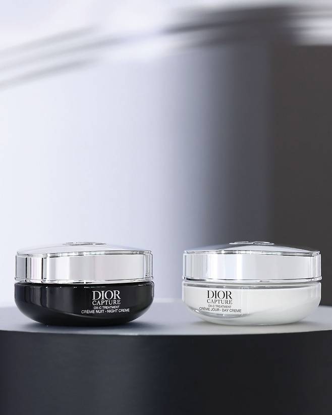 디올 캡춰 크렘므 뉘, 23만4천원대, 디올 캡춰 크렘므 주르 19만원대 모두 Dior Beauty.