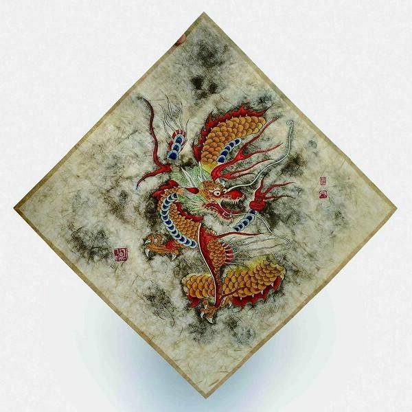 리기태, 황금운용Golden Cloud Dragon Design)한국 전통 가오리연(Kite).43×43cm(꼬리 길이 120cm), 2008. 전통 방식에 따라 제작된 가오리연으로, 천연 아교와 안료를 사용해 채색했다. 분죽 대나무와 면실로 구조를 완성했다.한국 전통 민속연의 조형미와 상징성을 집약한 작품.프랑스 파리 케 브랑리-자크 시라크 국립박물관이 소장 중이다. 한국연협회 제공
