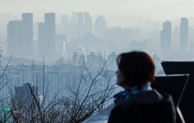 6일 서울 남산에서 바라본 도심 아파트 단지. 뉴스1