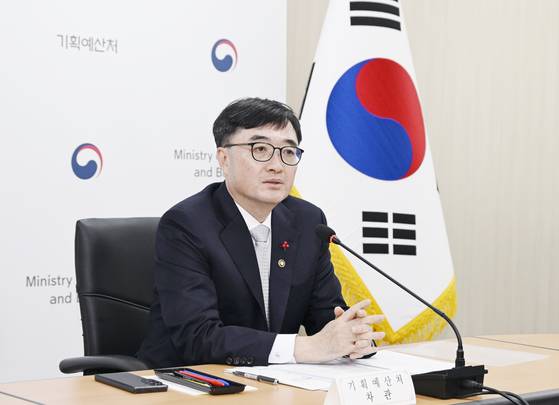 임기근 기획예산처 차관이 1월 2일 KT&G 임시집무청사에서 열린 '재정집행 점검회의'를 주재하고 있다. 연합뉴스