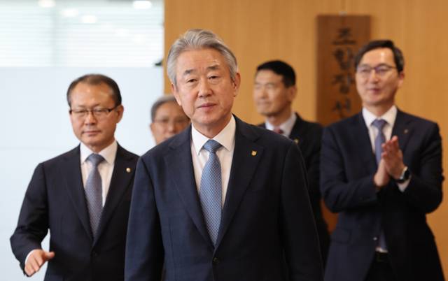 ▲ 강호동 농협중앙회장(가운데) [연합뉴스 자료사진]