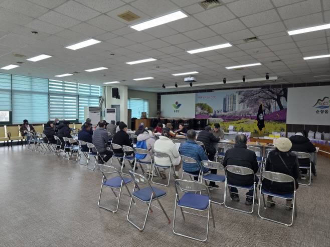 전북 순창의 한 면사무소에서 농어촌 기본소득 시범 사업 신청 접수가 진행되고 있다. 전북도 제공