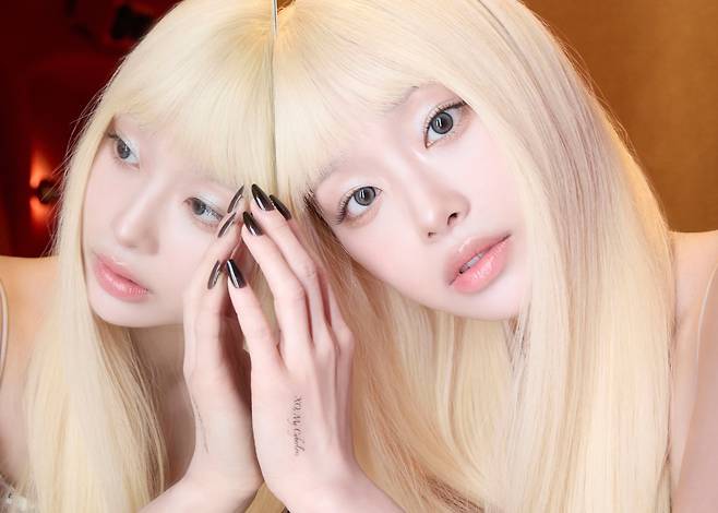 Singer Chuu in a promotional image for her first full-length album, ″XO, My Cyberlove″ [ATRP]
