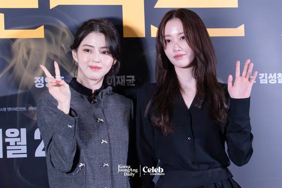 Actors Han So-hee and Jun Jong-seo pose for a photo during a press conference for the film “Project Y” at the Lotte Cinema World Tower in Jamsil, southern Seoul on Jan. 8. [DANIELA GONZALEZ PEREZ]