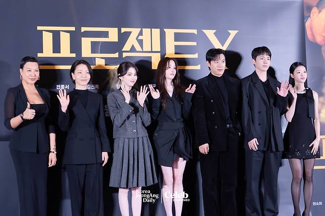 The cast of the film “Project Y” poses for a photo during a press conference at the Lotte Cinema World Tower in Jamsil, southern Seoul on Jan. 8. [DANIELA GONZALEZ PEREZ]