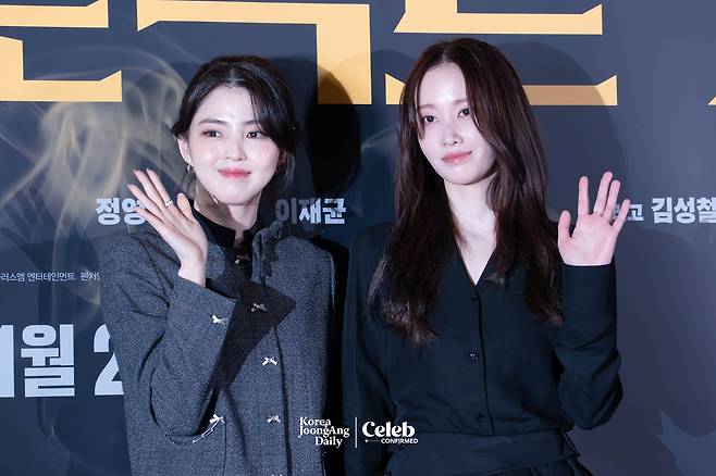 Actors Han So-hee and Jun Jong-seo pose for a photo during a press conference for the film “Project Y” at the Lotte Cinema World Tower in Jamsil, southern Seoul on Jan. 8. [DANIELA GONZALEZ PEREZ]