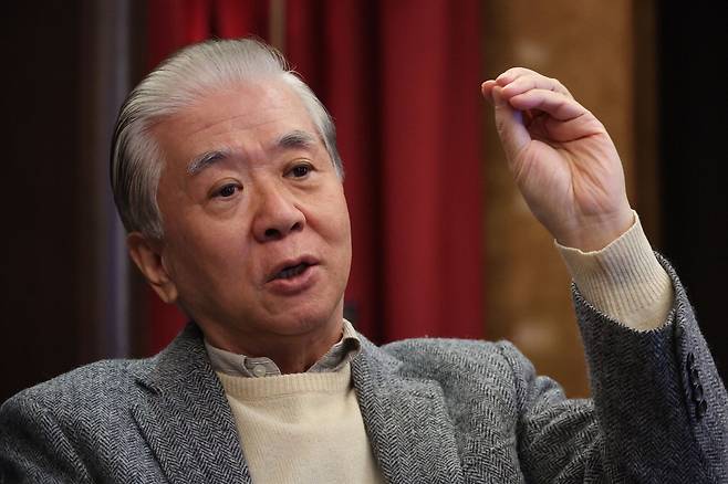 한국·일본·미국 등 기업에서 임원 경력만 20년이 넘는 안경수 박사가 매일경제와 인터뷰하며 국내 중소기업 육성 방안에 대해 말하고 있다.