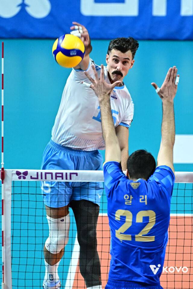 공격하는 러셀./KOVO