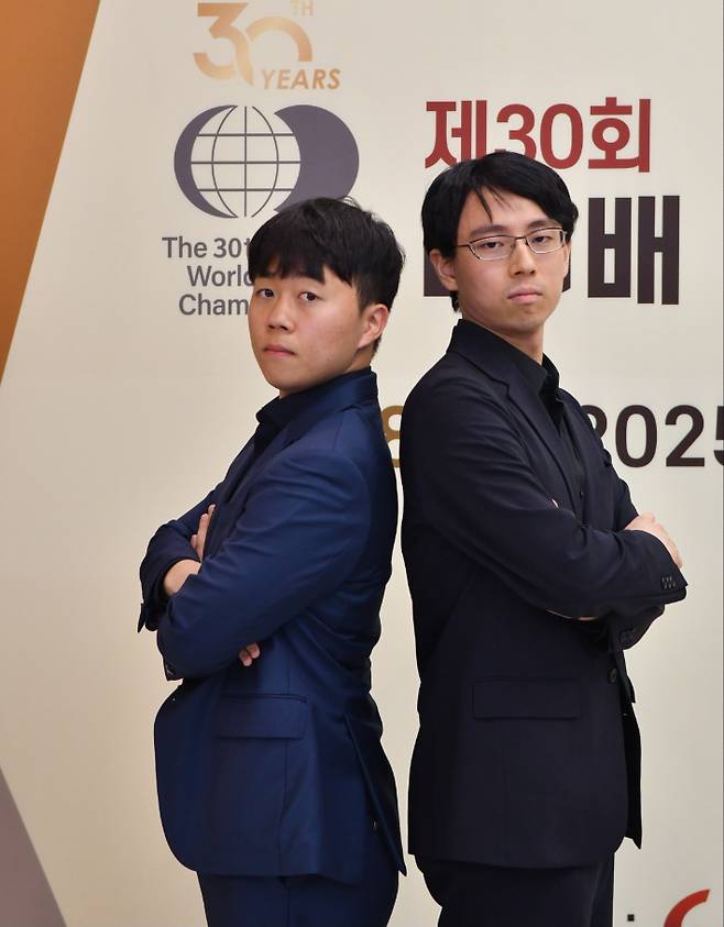 'LG배' 결승 대결을 벌이는 신민준(사진 왼쪽) vs 이치리키 료. 한국기원 제공