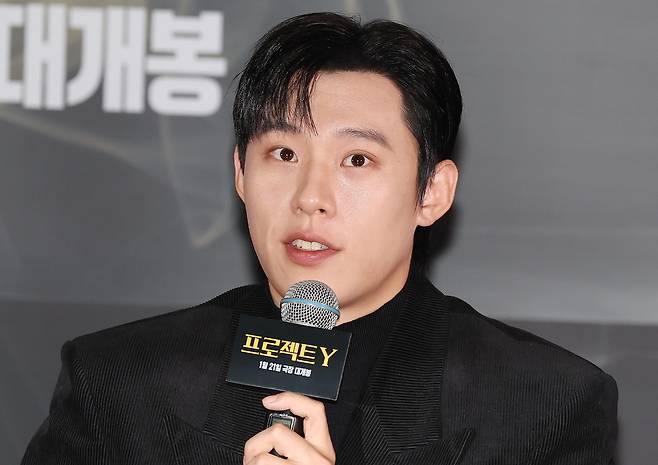 배우 김성철이 8일 서울 송파구 롯데시네마 월드타워점에서 열린 영화 ‘프로젝트Y’ 시사 간담회에서 인사말을 하고 있다. 연합뉴스